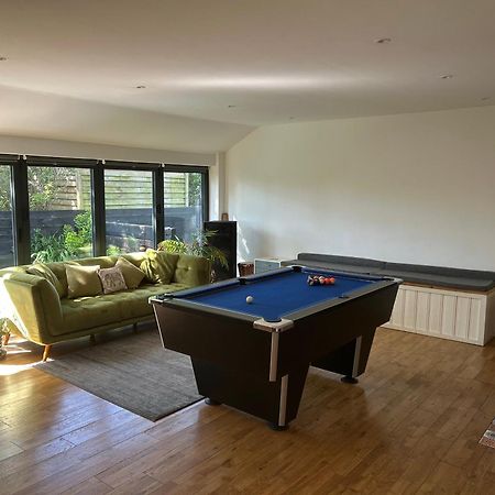 Tunstead  Crossing Retreat - Pool Table, Projector, Barnヴィラ エクステリア 写真